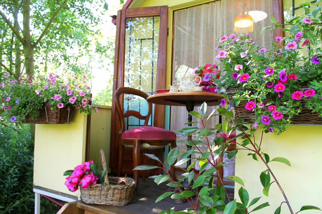 Roulottes Du Rouard Bed & Breakfast Camiers Ngoại thất bức ảnh