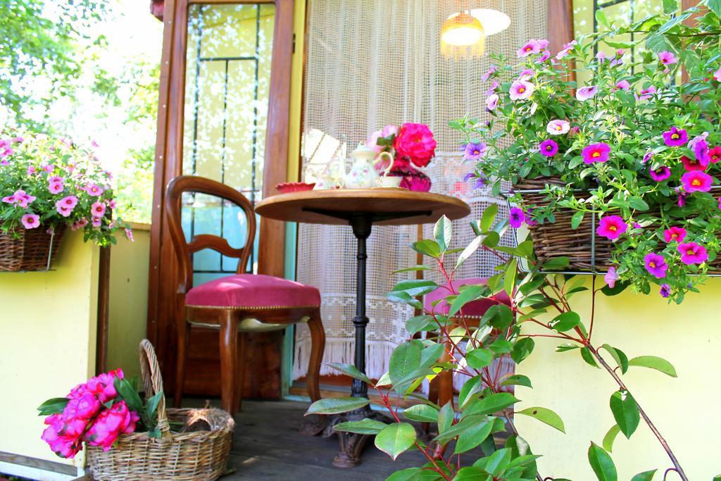 Roulottes Du Rouard Bed & Breakfast Camiers Ngoại thất bức ảnh