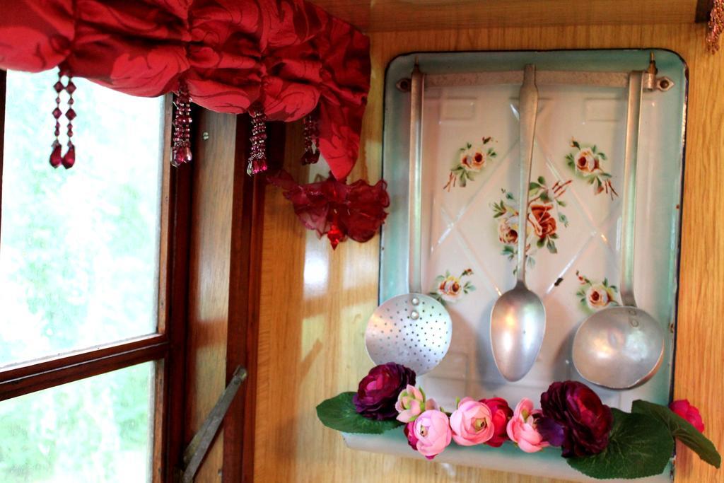 Roulottes Du Rouard Bed & Breakfast Camiers Phòng bức ảnh