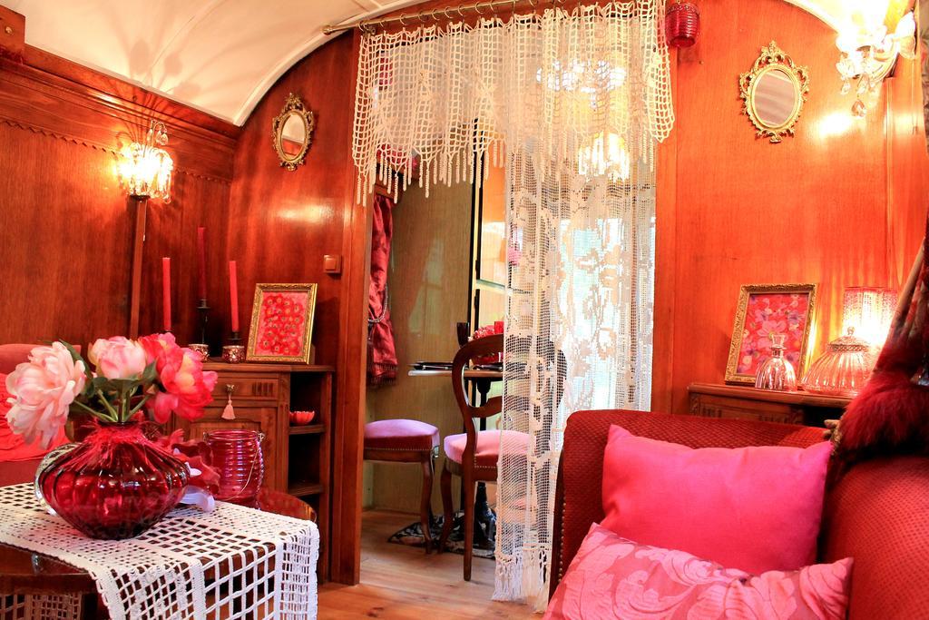 Roulottes Du Rouard Bed & Breakfast Camiers Phòng bức ảnh