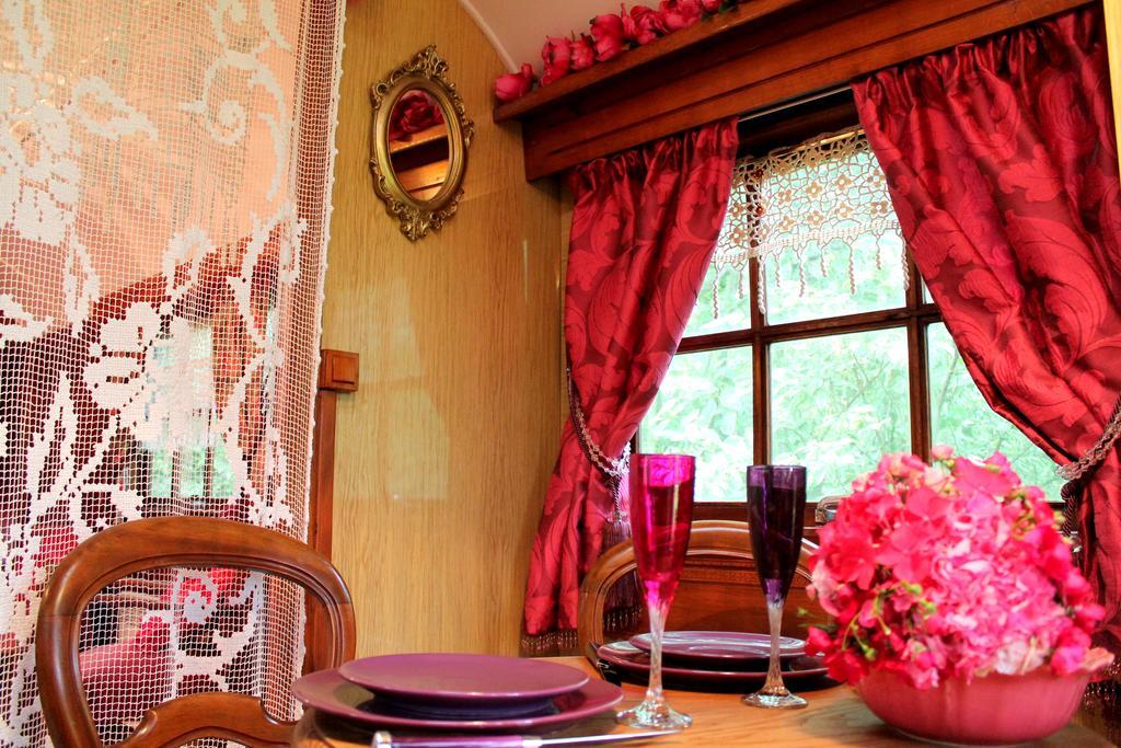Roulottes Du Rouard Bed & Breakfast Camiers Phòng bức ảnh