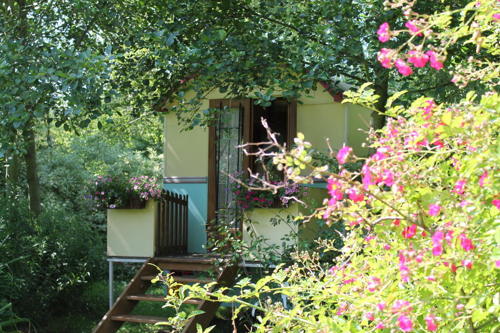 Roulottes Du Rouard Bed & Breakfast Camiers Phòng bức ảnh
